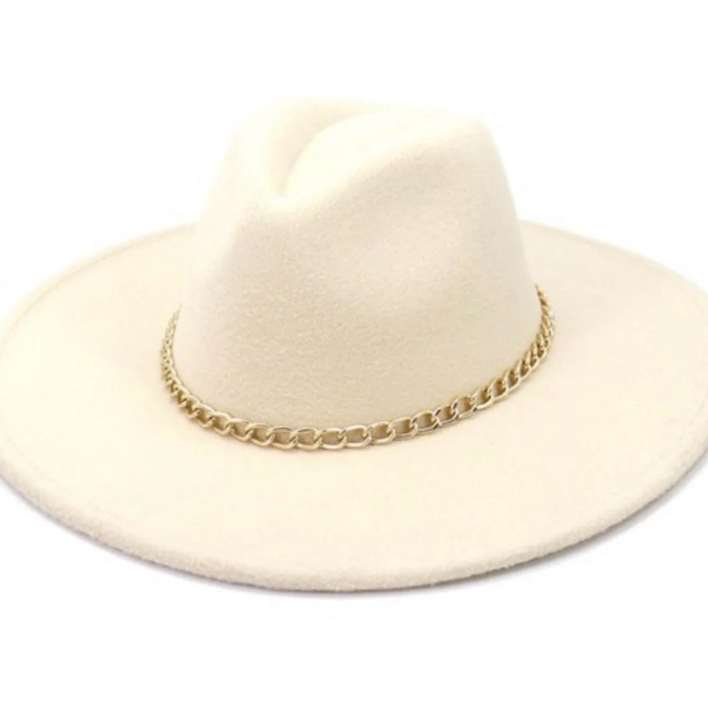 Elegant Cream Hat with Gold Chain New WT‎